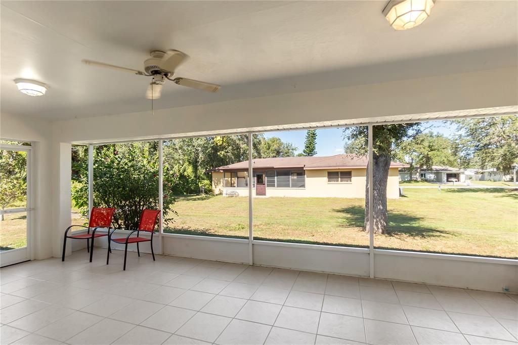 For Sale: $299,900 (3 beds, 3 baths, 1890 Square Feet)