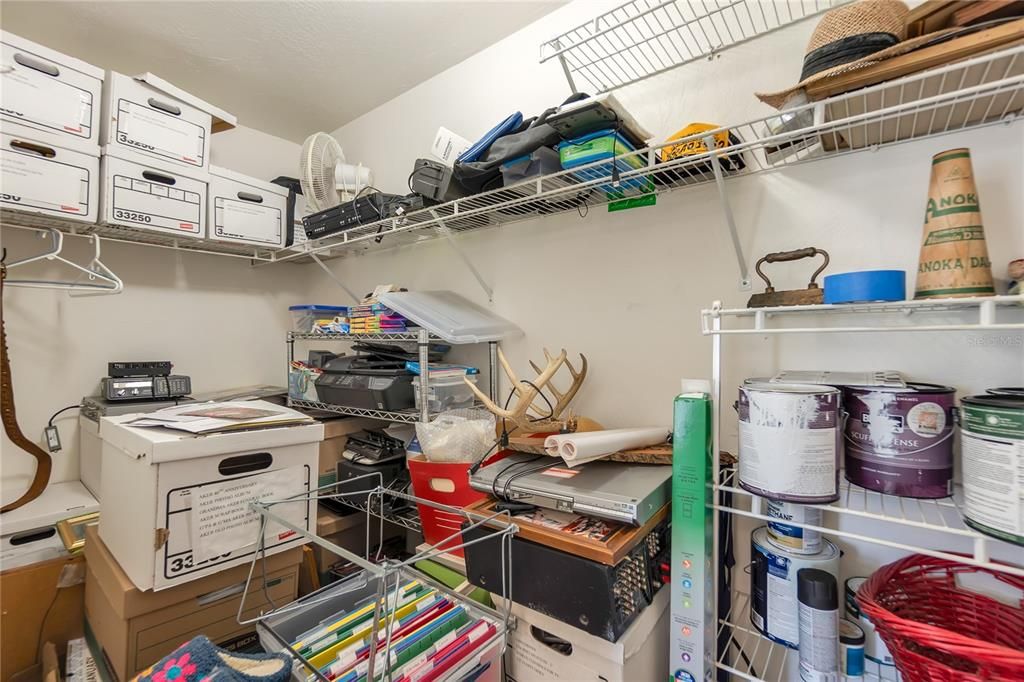 For Sale: $299,900 (3 beds, 3 baths, 1890 Square Feet)