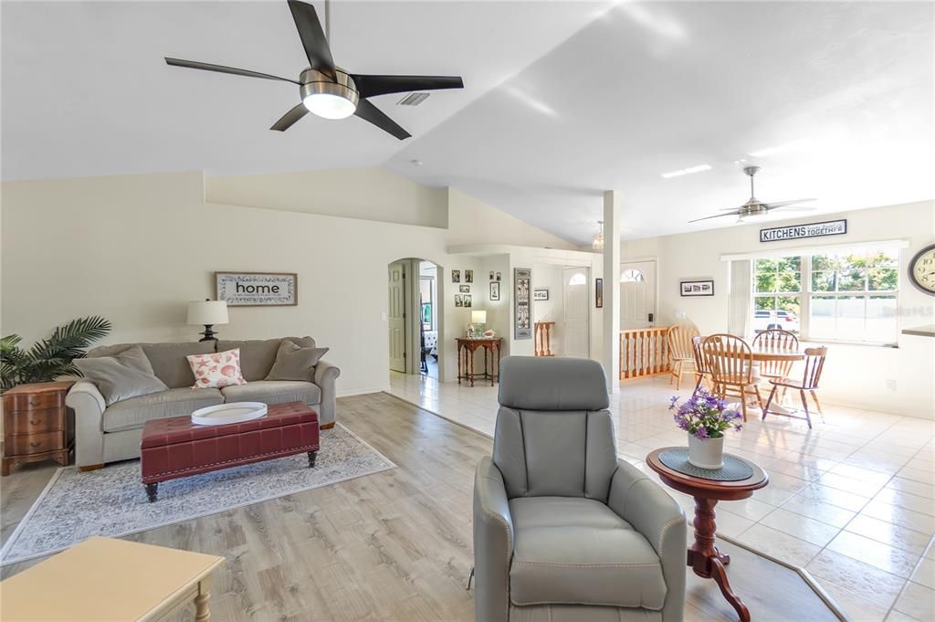 For Sale: $299,900 (3 beds, 3 baths, 1890 Square Feet)