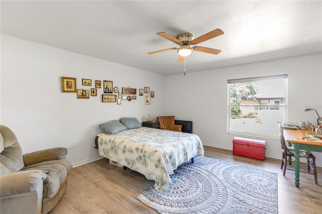 For Sale: $299,900 (3 beds, 3 baths, 1890 Square Feet)