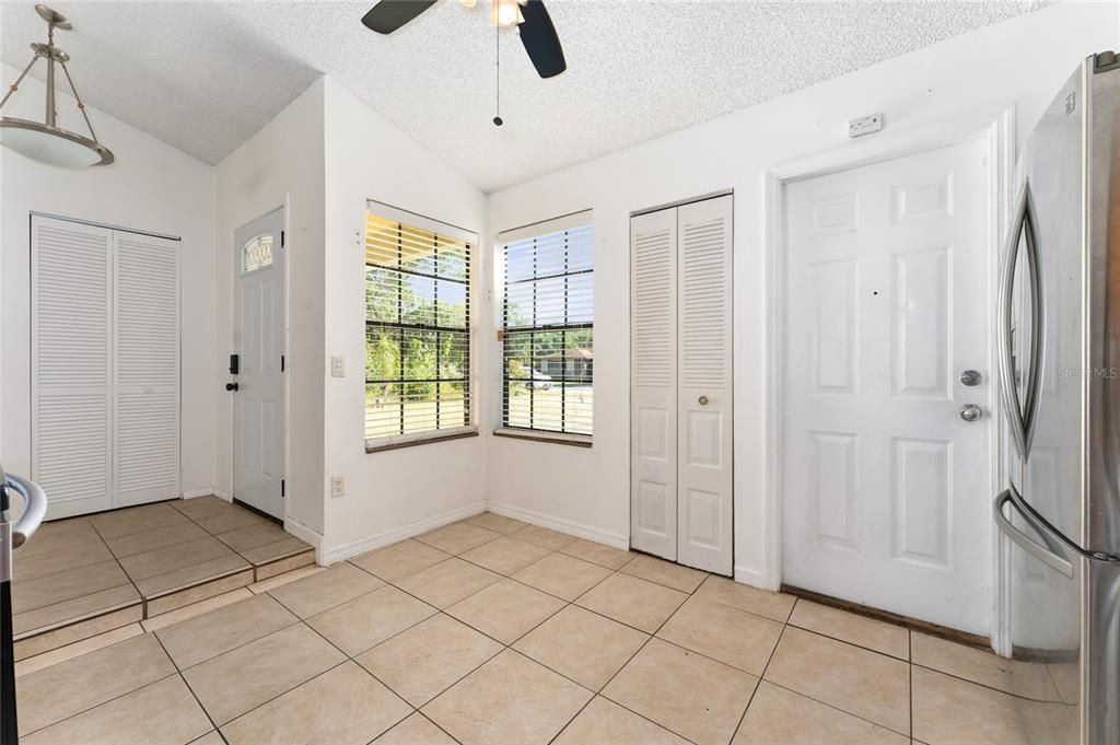 For Sale: $295,000 (3 beds, 2 baths, 1246 Square Feet)