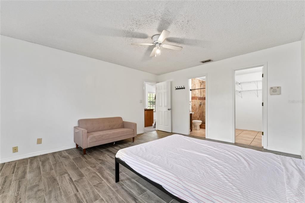 For Sale: $295,000 (3 beds, 2 baths, 1246 Square Feet)