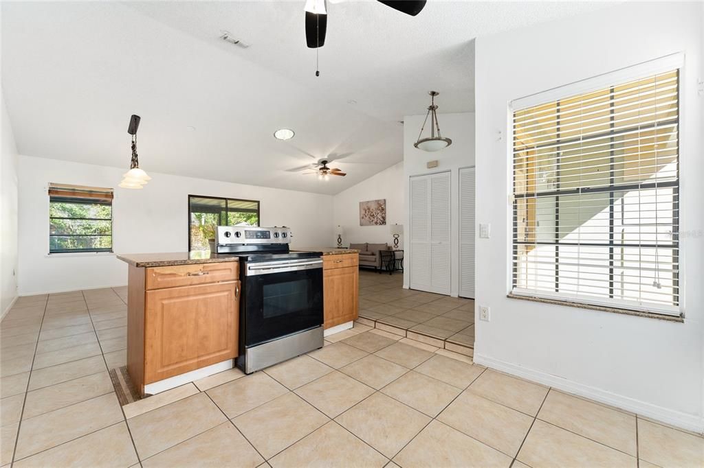 For Sale: $295,000 (3 beds, 2 baths, 1246 Square Feet)