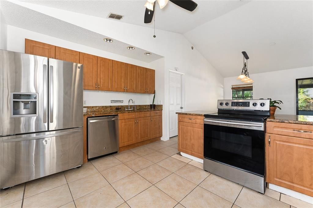 For Sale: $295,000 (3 beds, 2 baths, 1246 Square Feet)