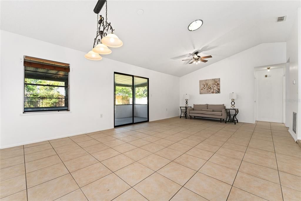 For Sale: $295,000 (3 beds, 2 baths, 1246 Square Feet)