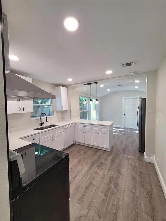 待售: $305,000 (2 贝兹, 1 浴室, 1013 平方英尺)