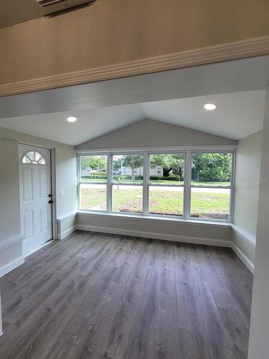 待售: $305,000 (2 贝兹, 1 浴室, 1013 平方英尺)