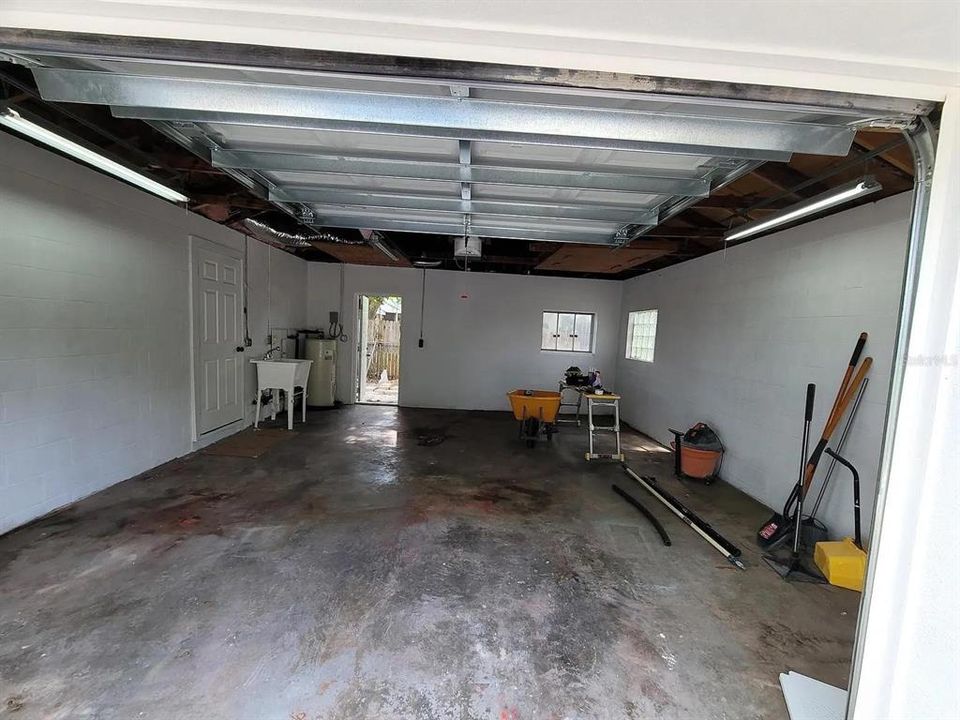 待售: $305,000 (2 贝兹, 1 浴室, 1013 平方英尺)