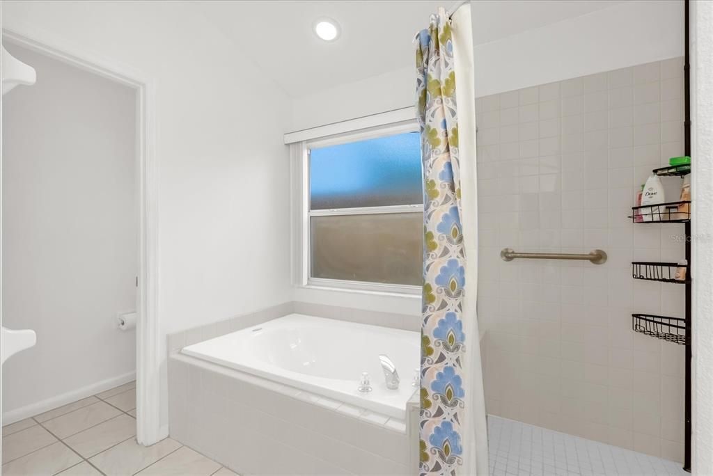 待售: $389,000 (3 贝兹, 2 浴室, 1559 平方英尺)