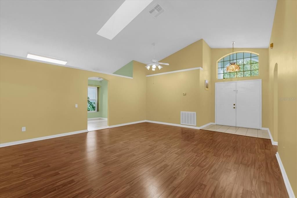 待售: $389,000 (3 贝兹, 2 浴室, 1559 平方英尺)