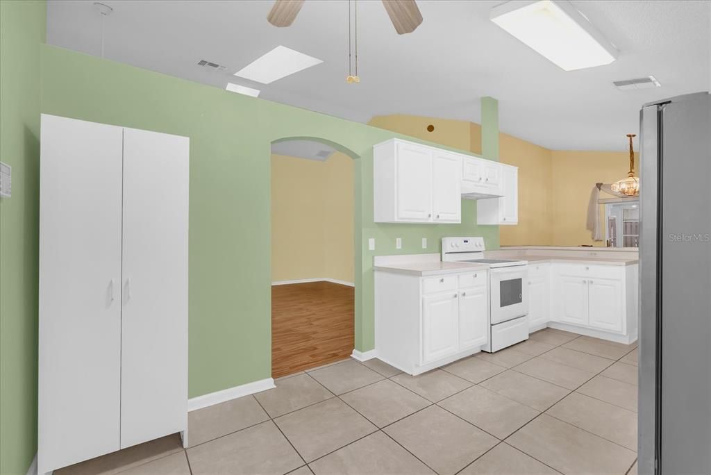 待售: $389,000 (3 贝兹, 2 浴室, 1559 平方英尺)