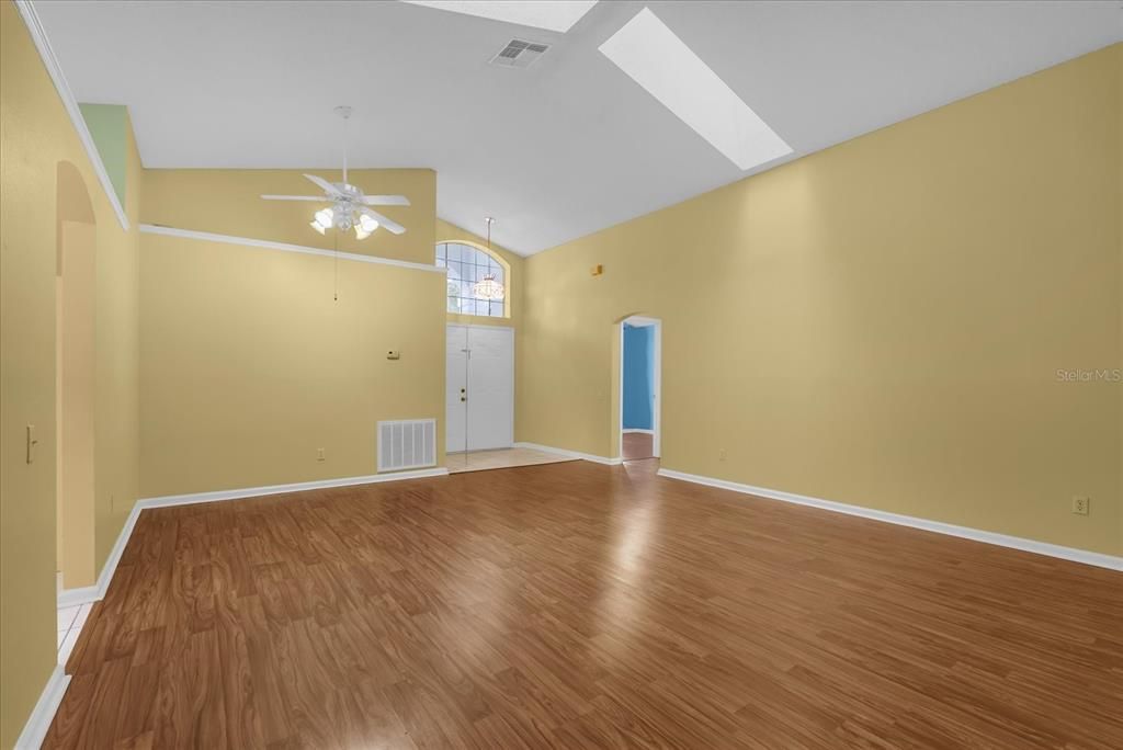 待售: $389,000 (3 贝兹, 2 浴室, 1559 平方英尺)