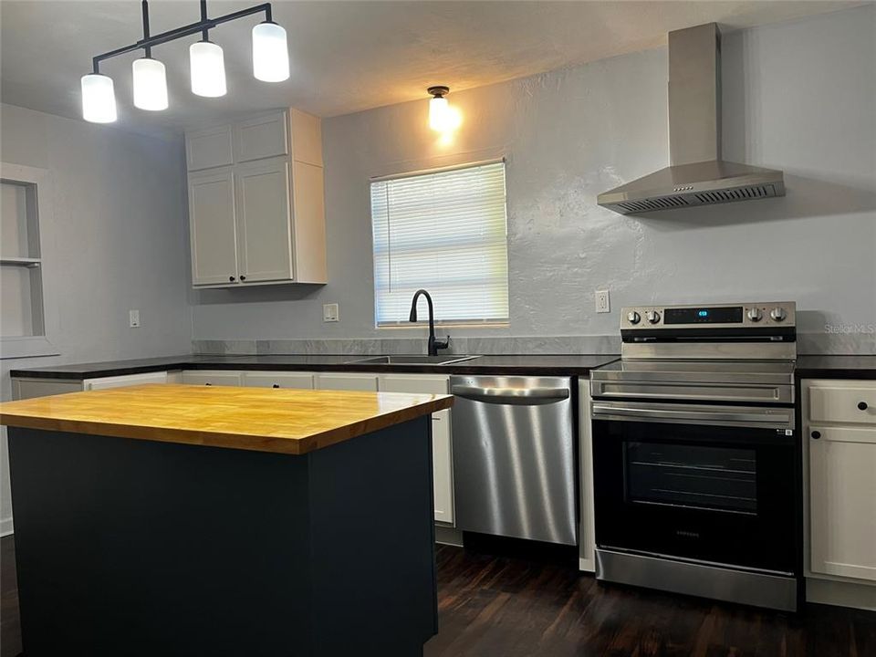 待售: $255,000 (3 贝兹, 1 浴室, 1365 平方英尺)