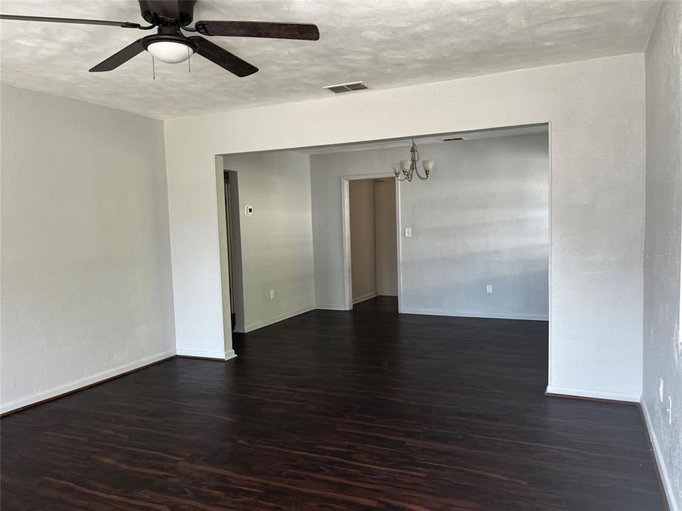 待售: $255,000 (3 贝兹, 1 浴室, 1365 平方英尺)