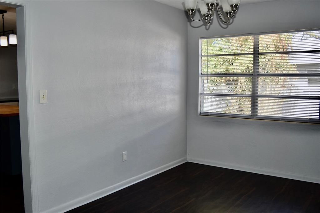 待售: $255,000 (3 贝兹, 1 浴室, 1365 平方英尺)