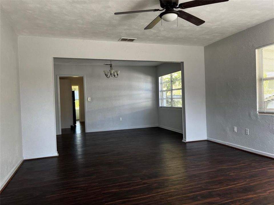 待售: $255,000 (3 贝兹, 1 浴室, 1365 平方英尺)