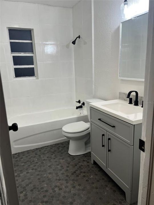 待售: $255,000 (3 贝兹, 1 浴室, 1365 平方英尺)