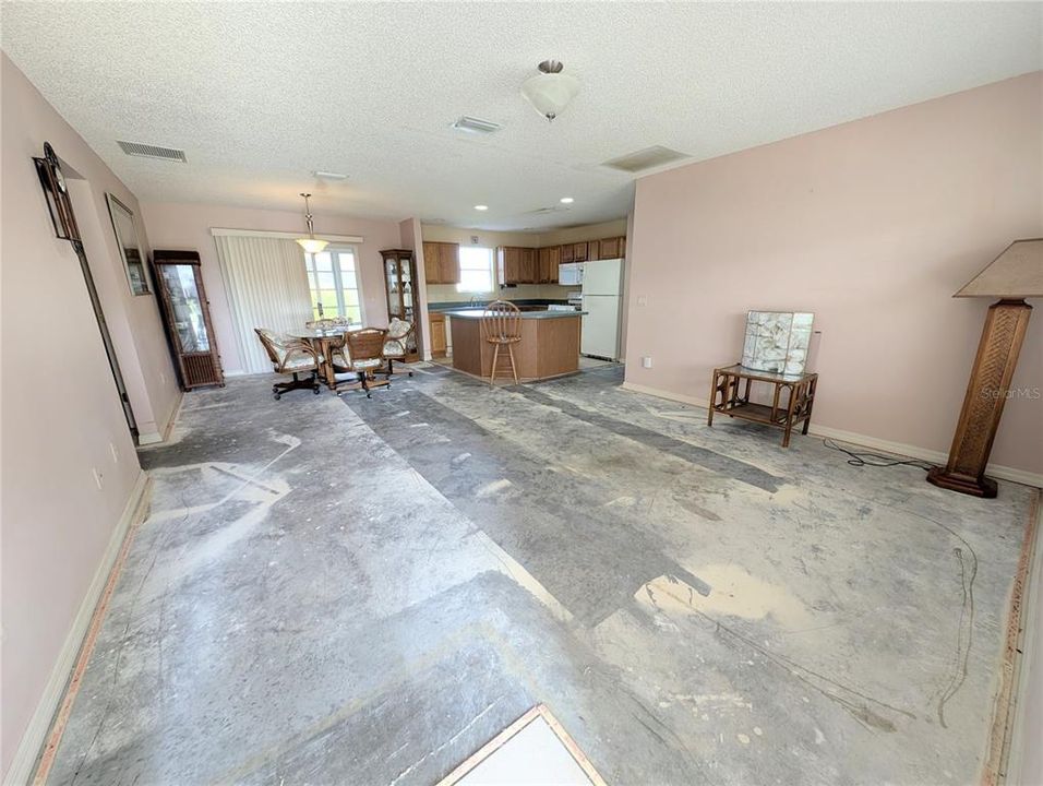 For Sale: $269,900 (3 beds, 2 baths, 1392 Square Feet)