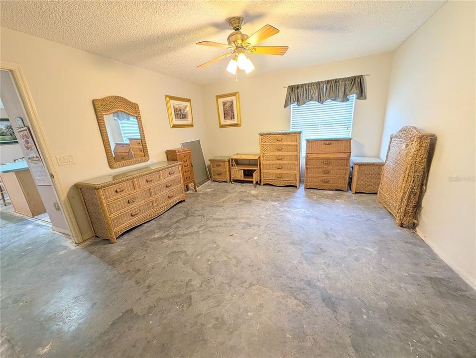 For Sale: $269,900 (3 beds, 2 baths, 1392 Square Feet)