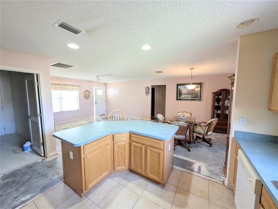 For Sale: $269,900 (3 beds, 2 baths, 1392 Square Feet)