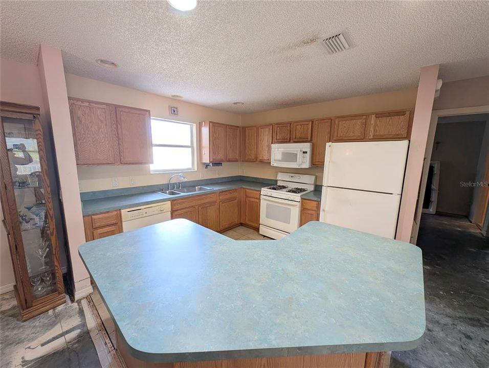 For Sale: $269,900 (3 beds, 2 baths, 1392 Square Feet)