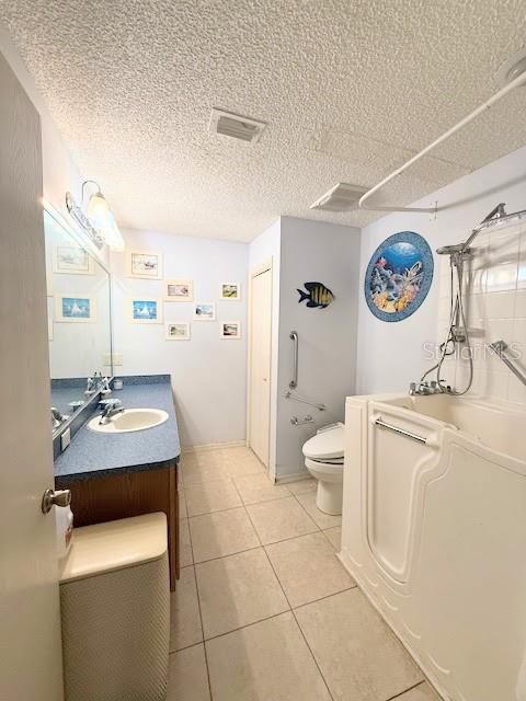 For Sale: $269,900 (3 beds, 2 baths, 1392 Square Feet)