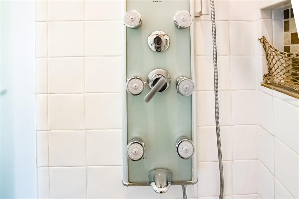 На продажу: $2,450,000 (4 спален, 3 ванн, 1832 Квадратных фут)