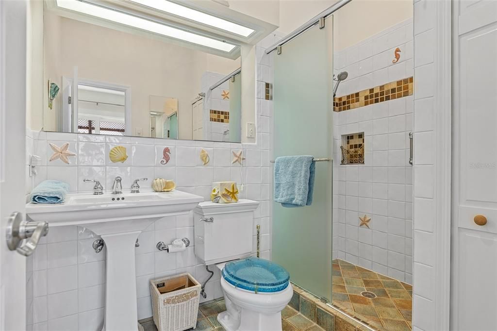 На продажу: $2,450,000 (4 спален, 3 ванн, 1832 Квадратных фут)