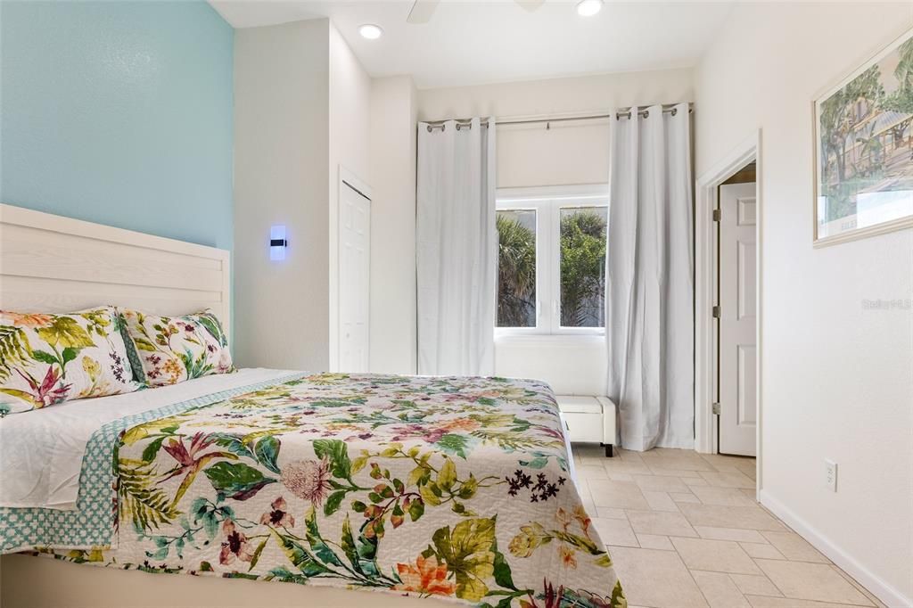 На продажу: $2,450,000 (4 спален, 3 ванн, 1832 Квадратных фут)