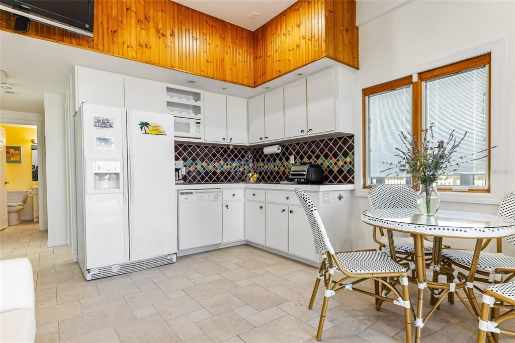 На продажу: $2,450,000 (4 спален, 3 ванн, 1832 Квадратных фут)