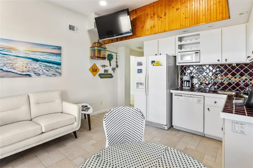 На продажу: $2,450,000 (4 спален, 3 ванн, 1832 Квадратных фут)