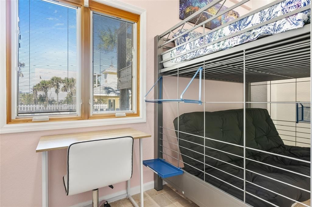 На продажу: $2,450,000 (4 спален, 3 ванн, 1832 Квадратных фут)