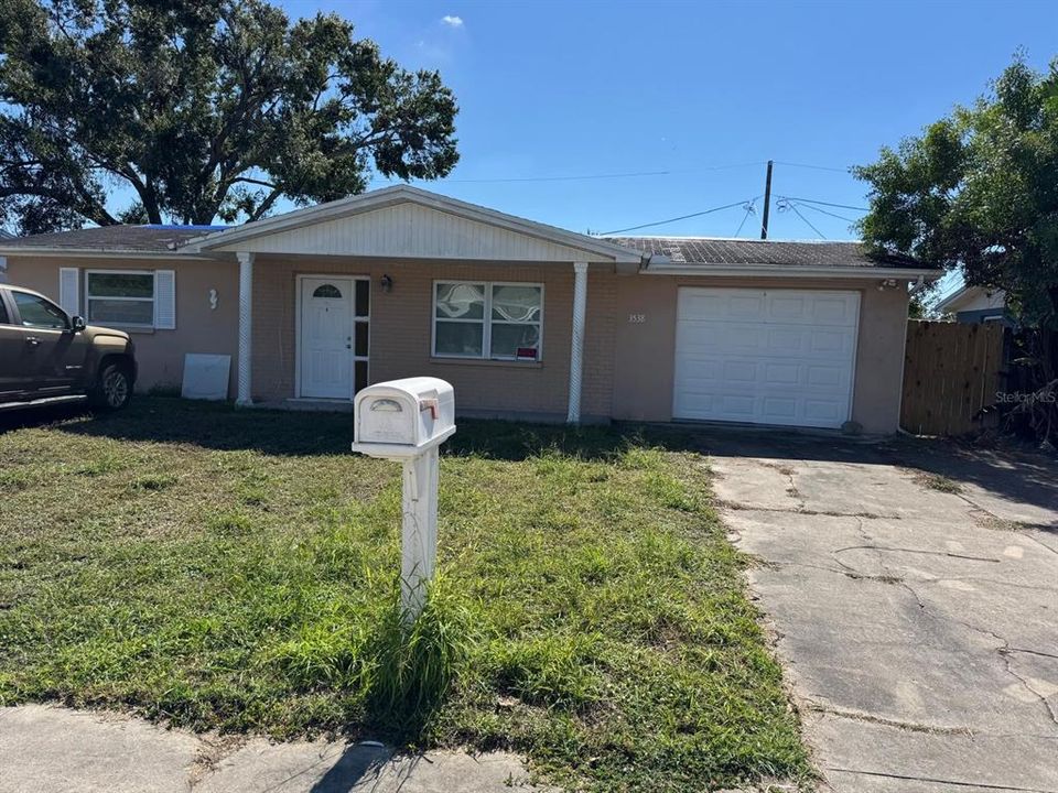 Active With Contract: $320,000 (3 beds, 2 baths, 1430 Square Feet)