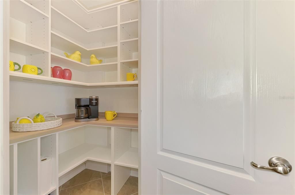 For Sale: $640,000 (3 beds, 3 baths, 1855 Square Feet)