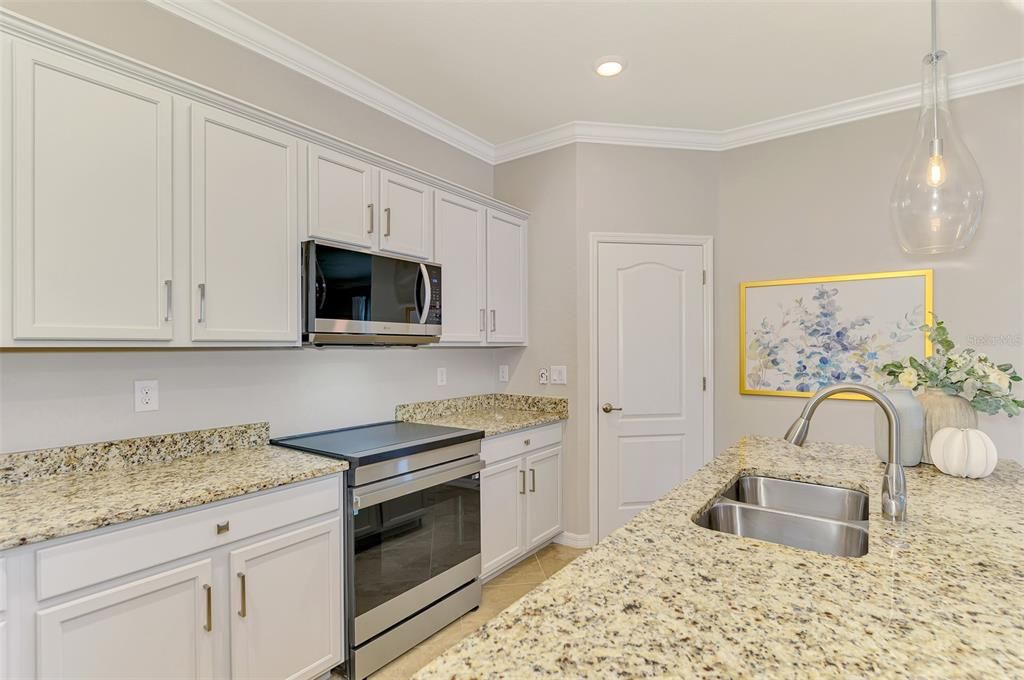 For Sale: $640,000 (3 beds, 3 baths, 1855 Square Feet)