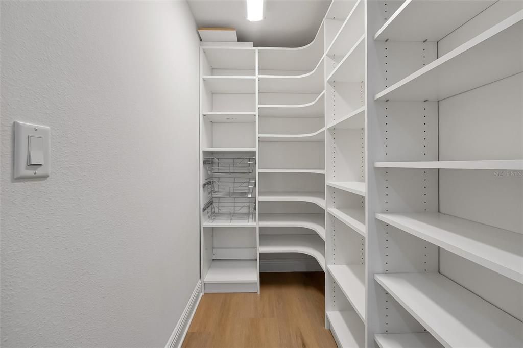 For Sale: $1,370,000 (5 beds, 5 baths, 4158 Square Feet)