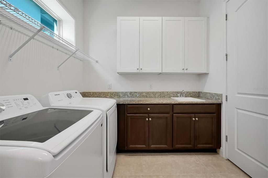 For Sale: $1,370,000 (5 beds, 5 baths, 4158 Square Feet)