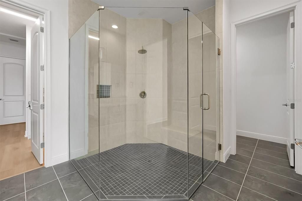 For Sale: $1,370,000 (5 beds, 5 baths, 4158 Square Feet)