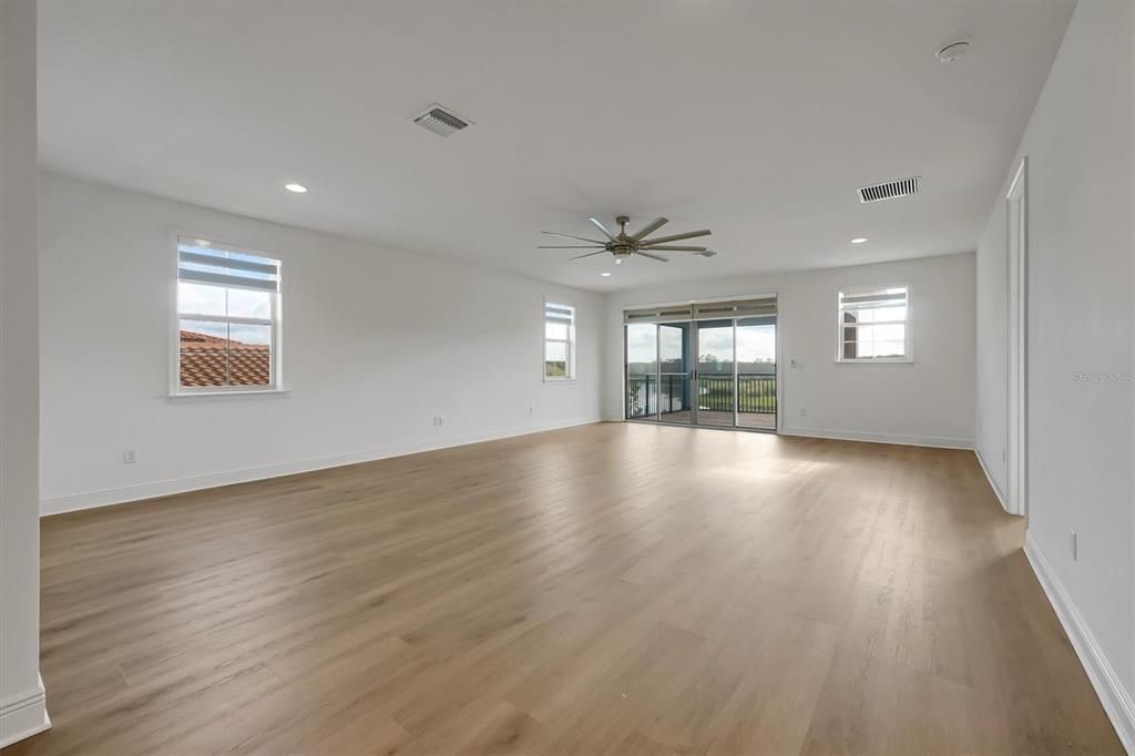 For Sale: $1,370,000 (5 beds, 5 baths, 4158 Square Feet)