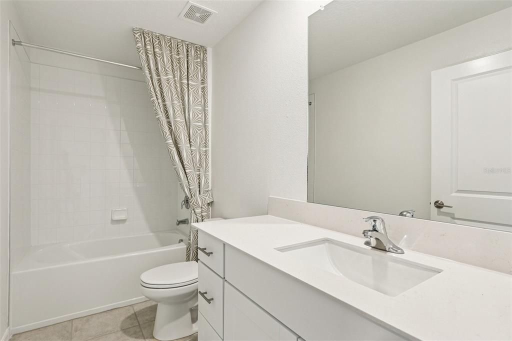 合同活跃: $359,900 (4 贝兹, 2 浴室, 1959 平方英尺)