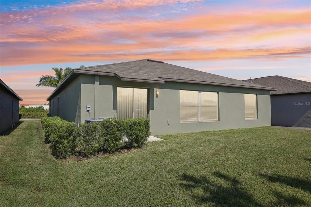 合同活跃: $359,900 (4 贝兹, 2 浴室, 1959 平方英尺)