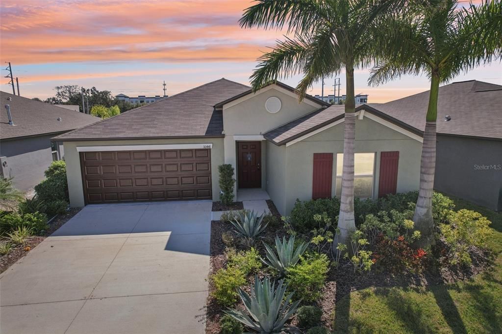 合同活跃: $359,900 (4 贝兹, 2 浴室, 1959 平方英尺)