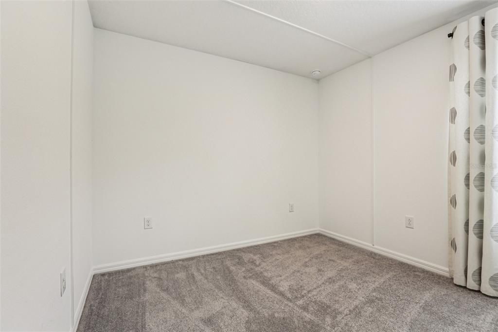 合同活跃: $359,900 (4 贝兹, 2 浴室, 1959 平方英尺)