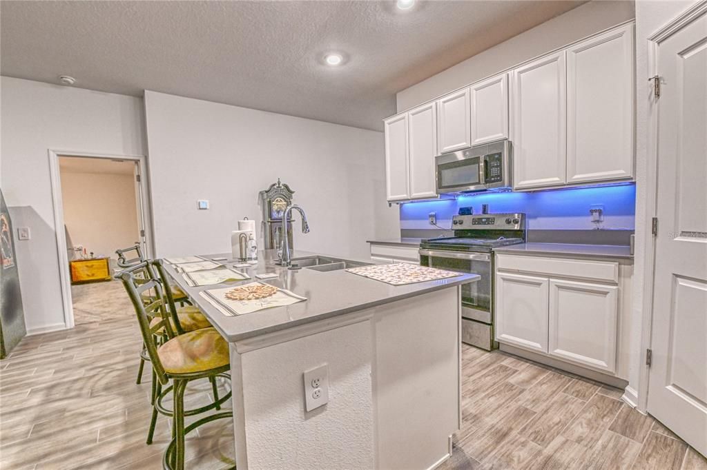 For Sale: $325,000 (3 beds, 2 baths, 1560 Square Feet)