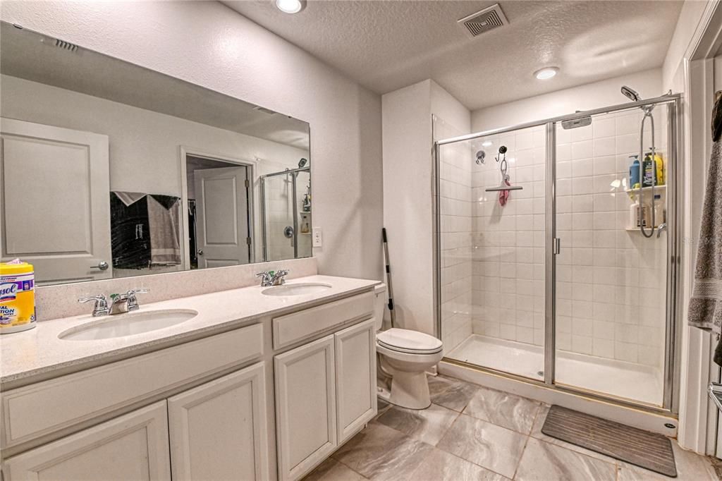 For Sale: $325,000 (3 beds, 2 baths, 1560 Square Feet)