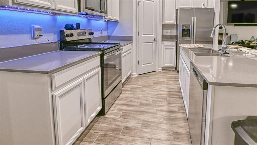 For Sale: $325,000 (3 beds, 2 baths, 1560 Square Feet)