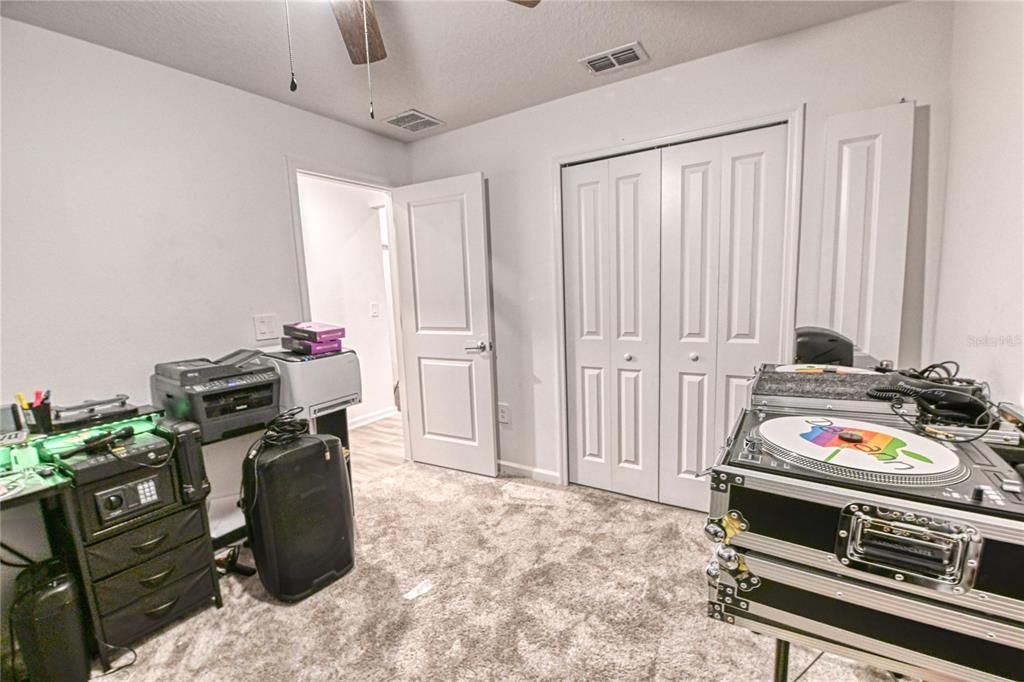 For Sale: $325,000 (3 beds, 2 baths, 1560 Square Feet)