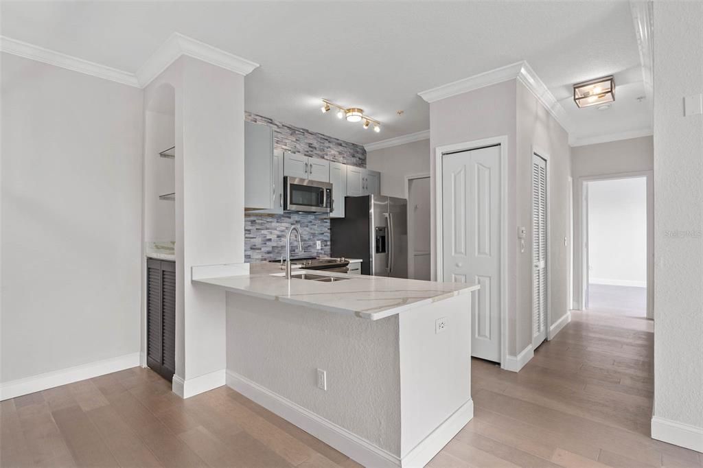 For Rent: $1,950 (2 beds, 1 baths, 848 Square Feet)