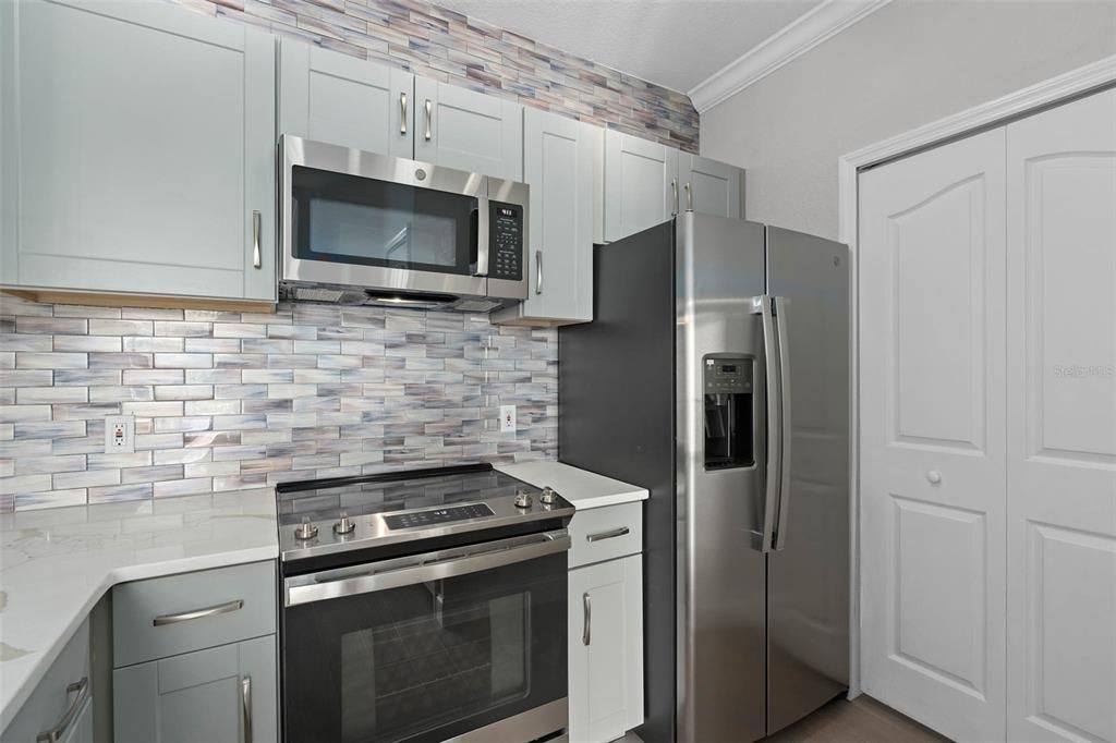 For Rent: $1,950 (2 beds, 1 baths, 848 Square Feet)