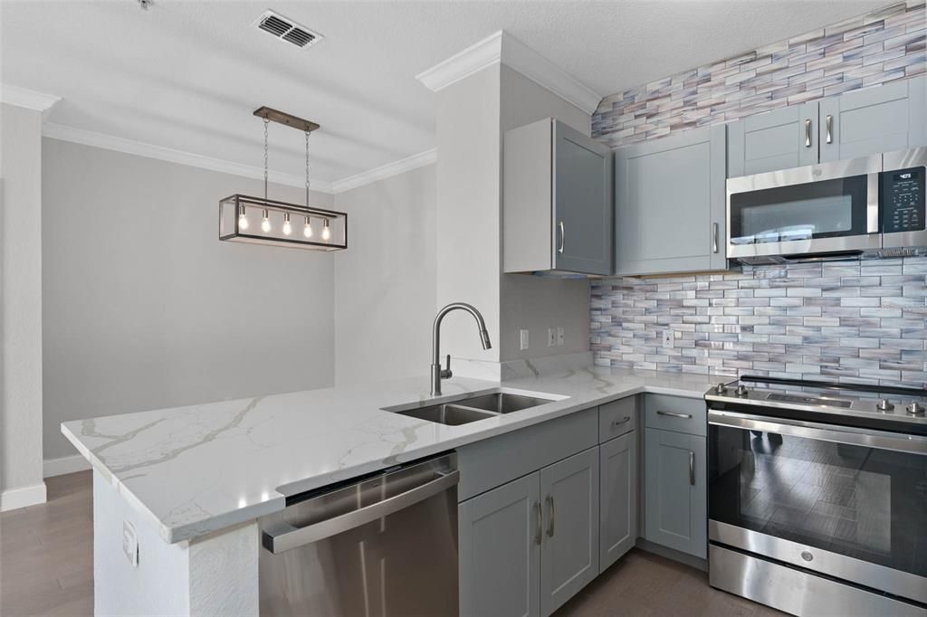 For Rent: $1,950 (2 beds, 1 baths, 848 Square Feet)